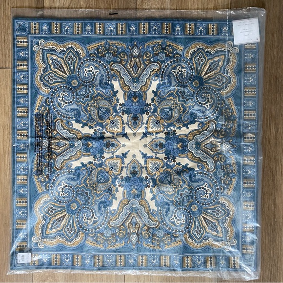 Pottery Barn Accent Pillow Cover Linen Blend Mansfield Pattern 24”x24” - Picture 2 of 5